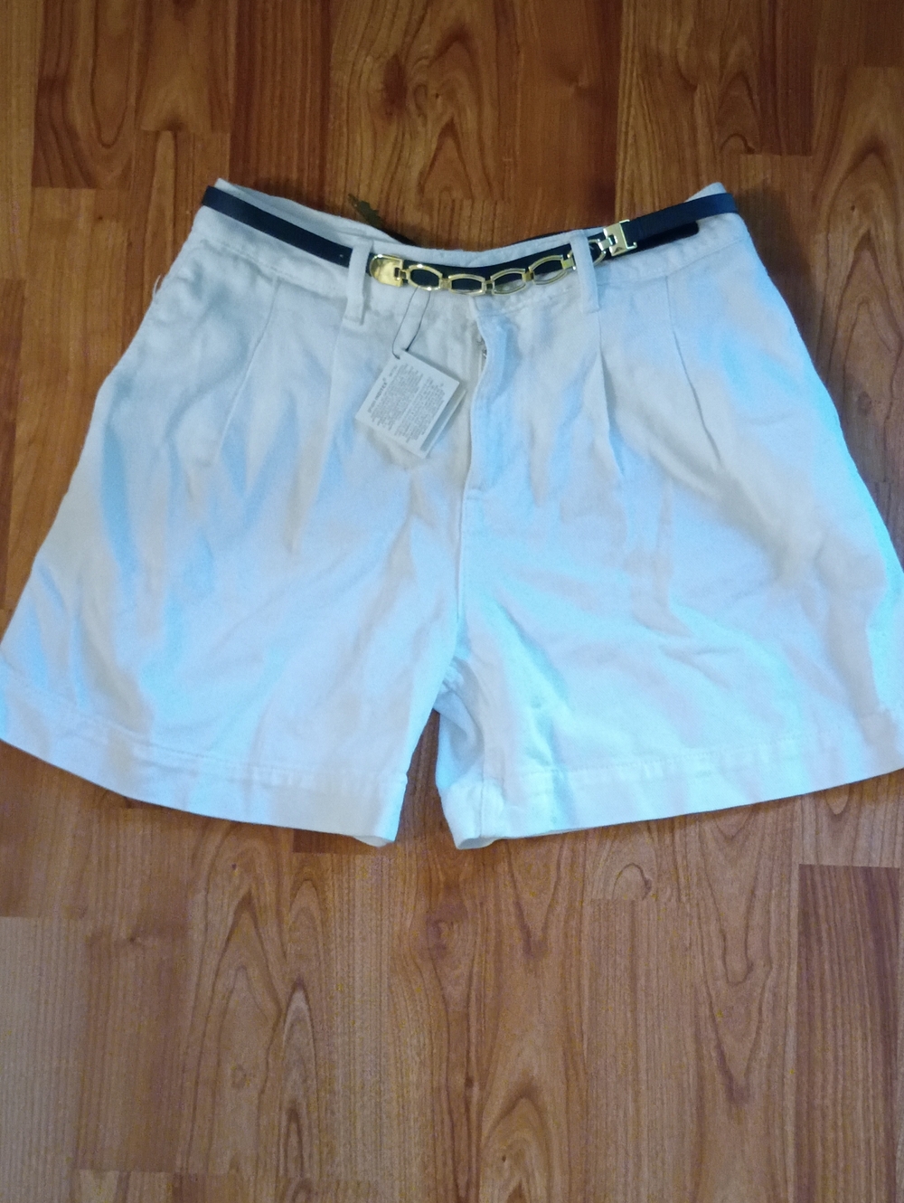 Women’s White High-Rise Casual Shorts with Decorative Belt